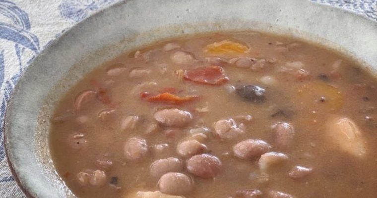 ALUBIAS PINTAS CON COSTILLA